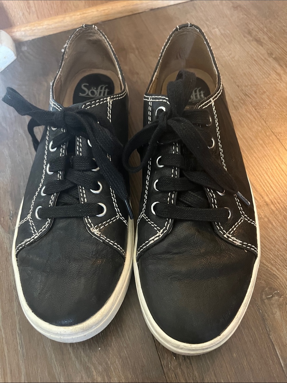 Sofft Black Leather Lace-Up Sneakers with White Stitching. SZ 8